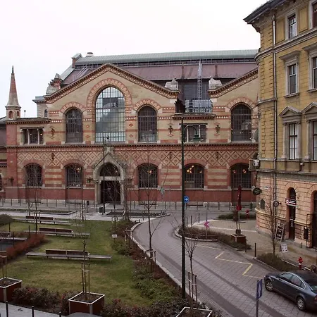 Walking Bed Market Hall Hostel *