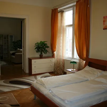 Walking Bed Market Hall Hostel Budapest