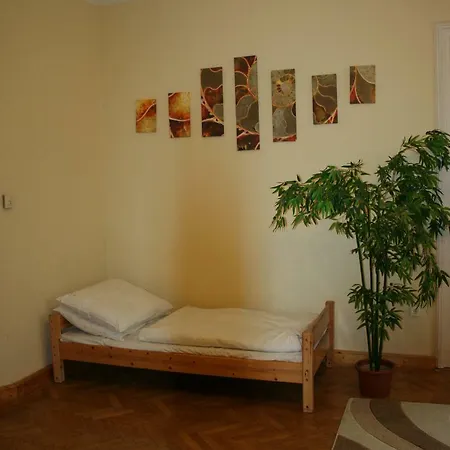 Walking Bed Market Hall Hostel *